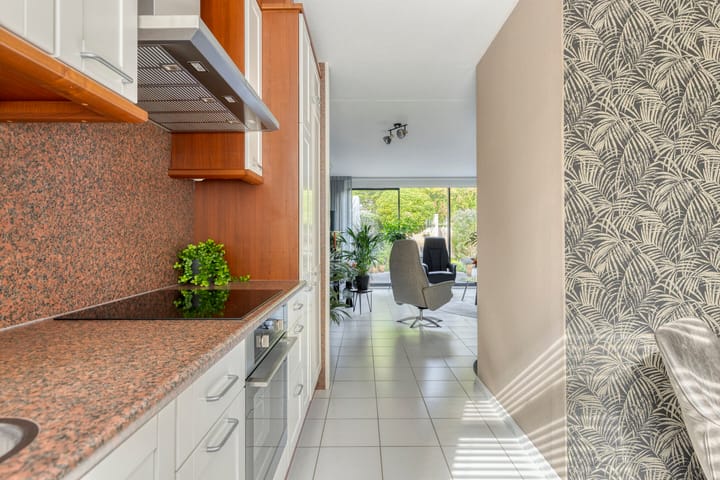 Tussenwoning te koop: Roerdompweg 76, Oud-Beijerland