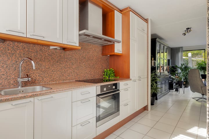 Tussenwoning te koop: Roerdompweg 76, Oud-Beijerland