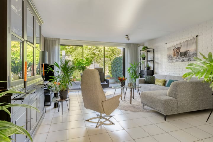 Tussenwoning te koop: Roerdompweg 76, Oud-Beijerland