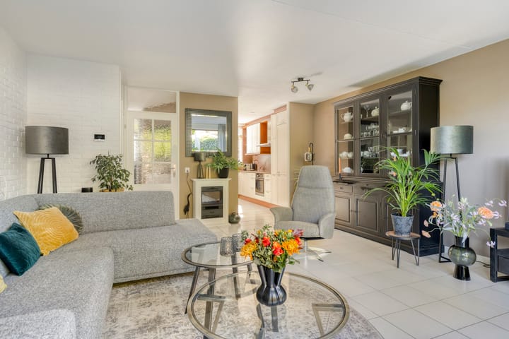 Tussenwoning te koop: Roerdompweg 76, Oud-Beijerland
