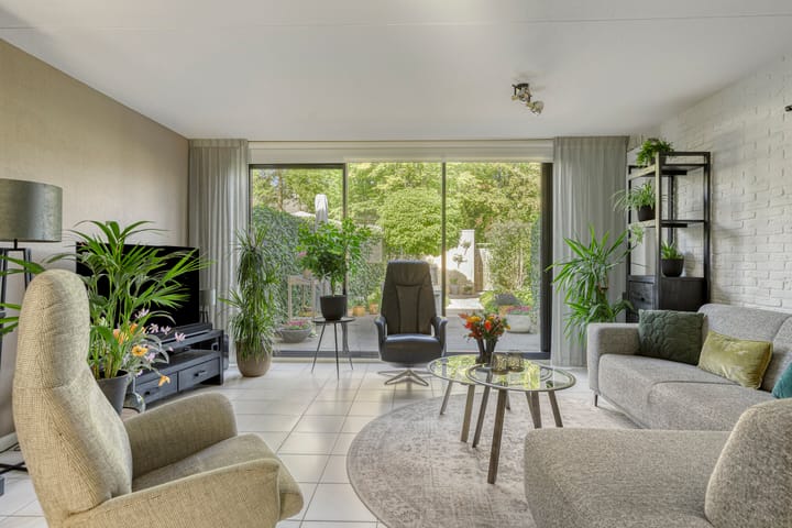 Tussenwoning te koop: Roerdompweg 76, Oud-Beijerland