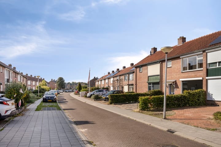 Tussenwoning te koop: Leeuwerikstraat 35, Goor
