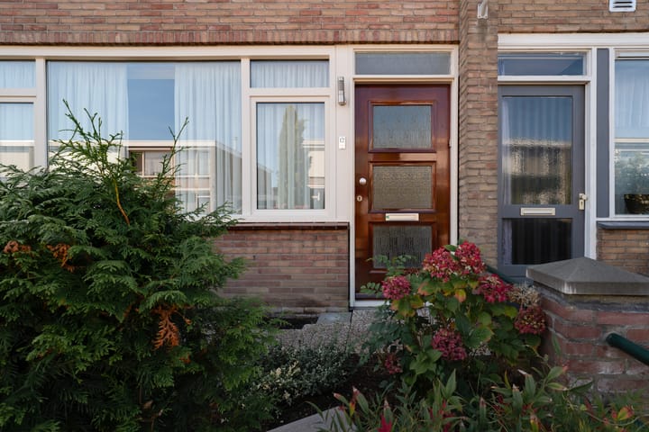 Tussenwoning te koop: Willem Kloosstraat 12, Zevenaar