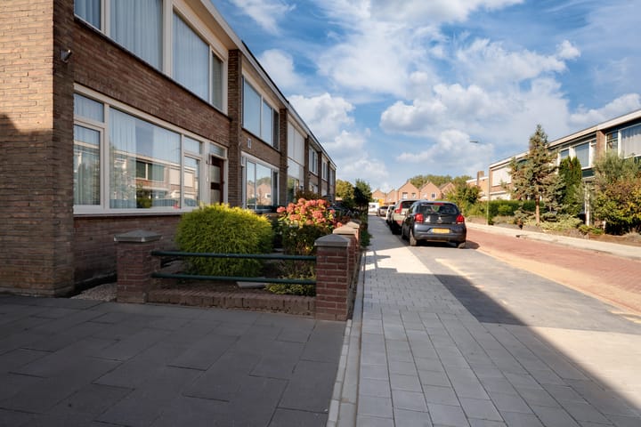 Tussenwoning te koop: Willem Kloosstraat 12, Zevenaar