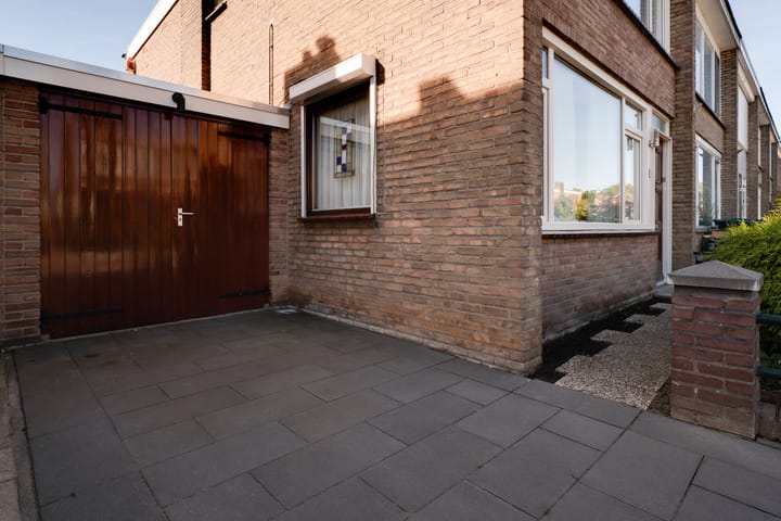 Tussenwoning te koop: Willem Kloosstraat 12, Zevenaar