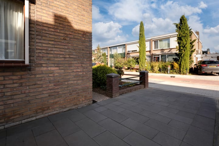 Tussenwoning te koop: Willem Kloosstraat 12, Zevenaar