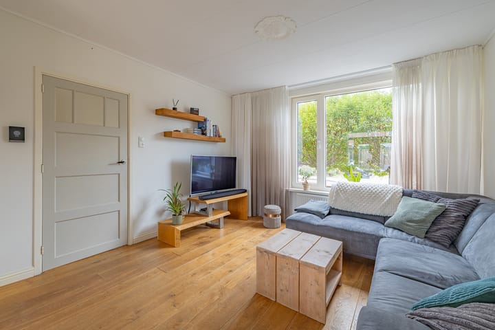Tussenwoning te koop: Van Doornlaan 49, Vlissingen