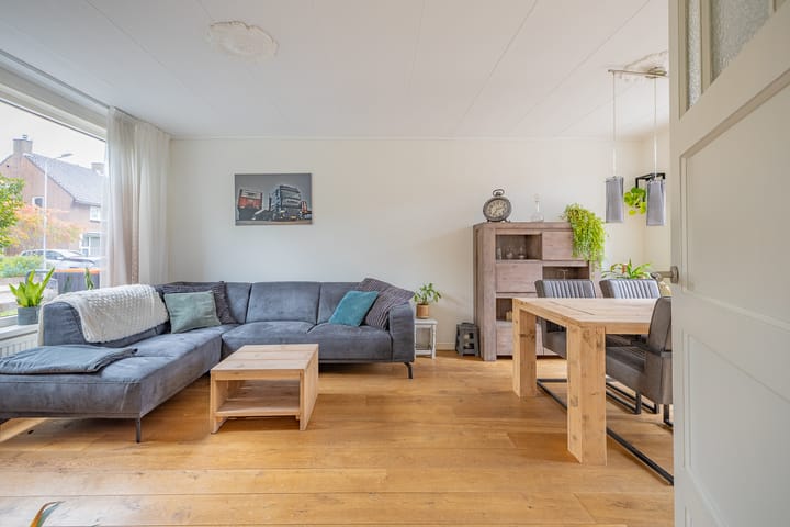 Tussenwoning te koop: Van Doornlaan 49, Vlissingen