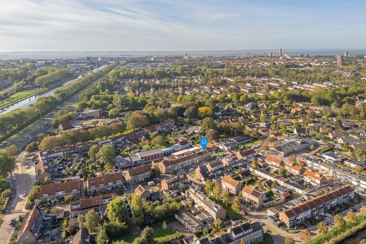 Tussenwoning te koop: Van Doornlaan 49, Vlissingen