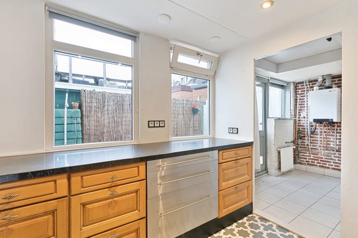 Tussenwoning te koop: Achter Nieuwstraat 13, Bodegraven