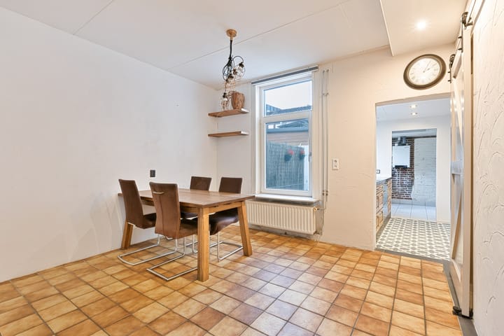 Tussenwoning te koop: Achter Nieuwstraat 13, Bodegraven
