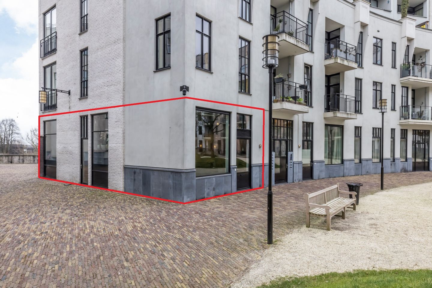 Bekijk foto 2 van Maanplein 1