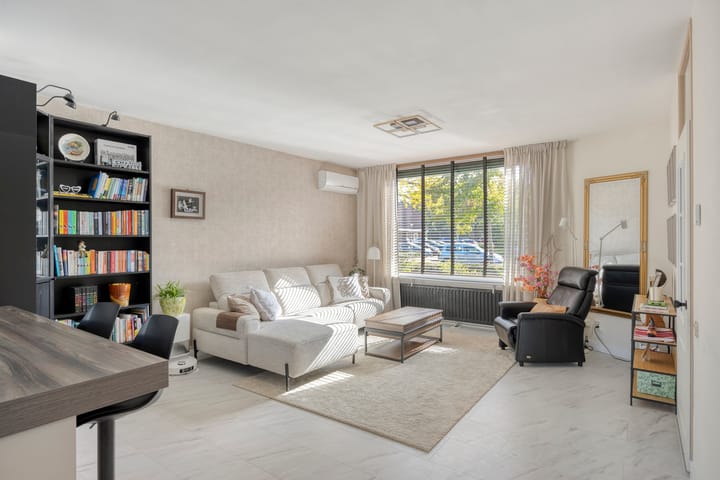 Tussenwoning te koop: Ambachtsingel 69, Roermond