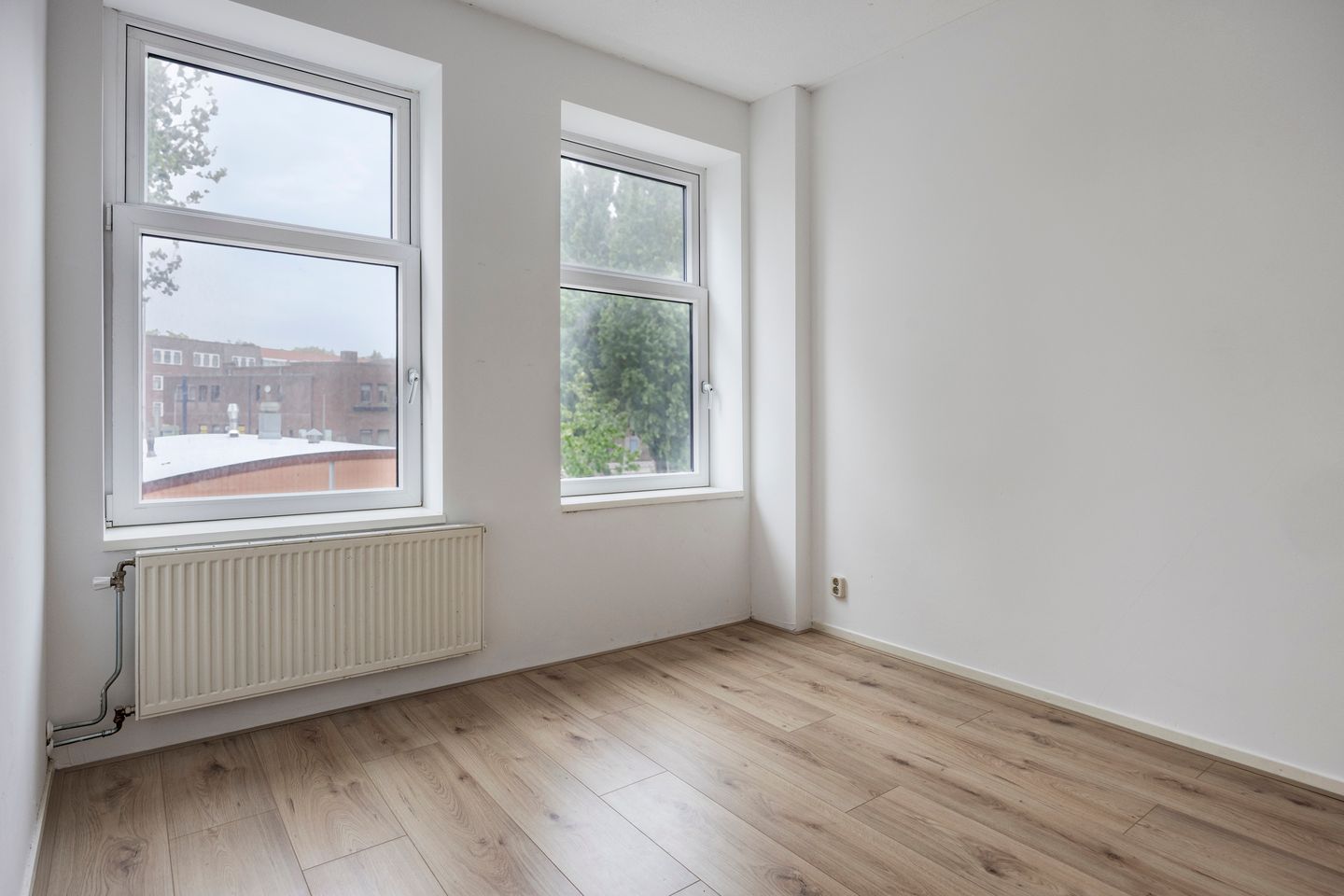 Photo 10 of Moerkerkestraat 61-A01