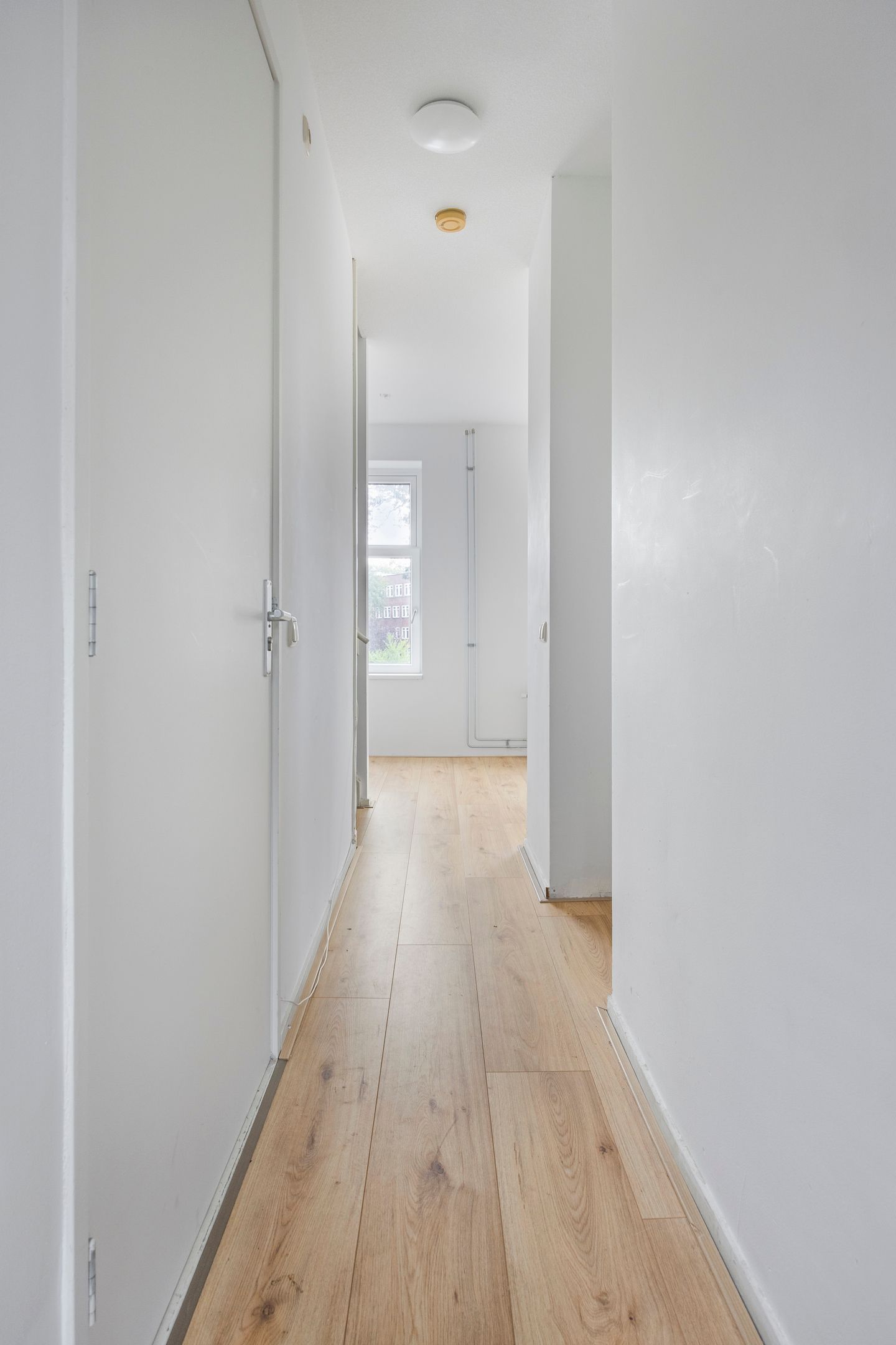 Photo 12 of Moerkerkestraat 61-A01