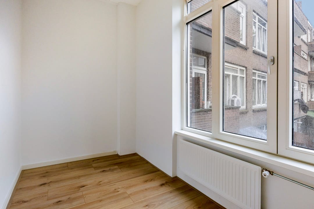 Photo 8 of Moerkerkestraat 61-A01