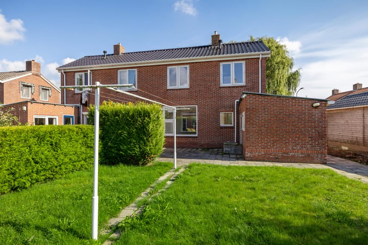 Twee-onder-één-kap te koop: Klaas Luidensstraat 1, Ulrum