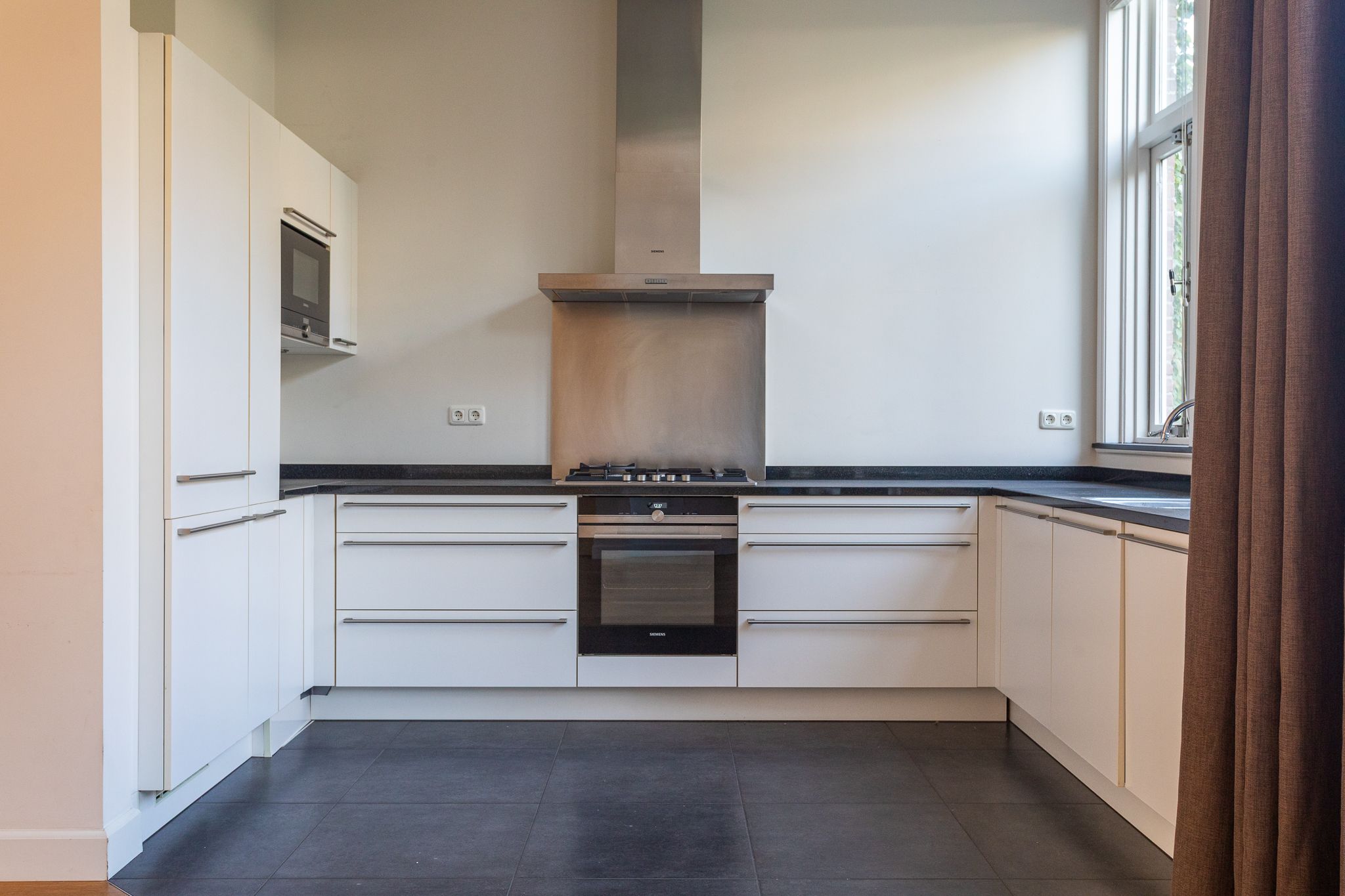 Photo 18 of Bentinckstraat 141