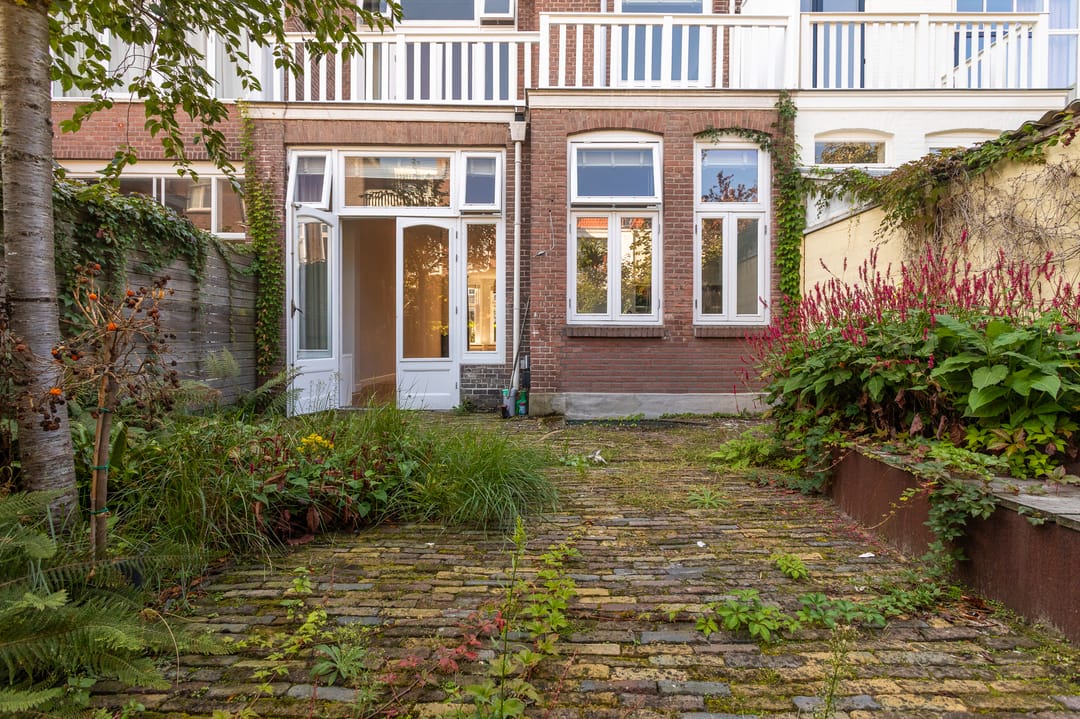 Photo 22 of Bentinckstraat 141