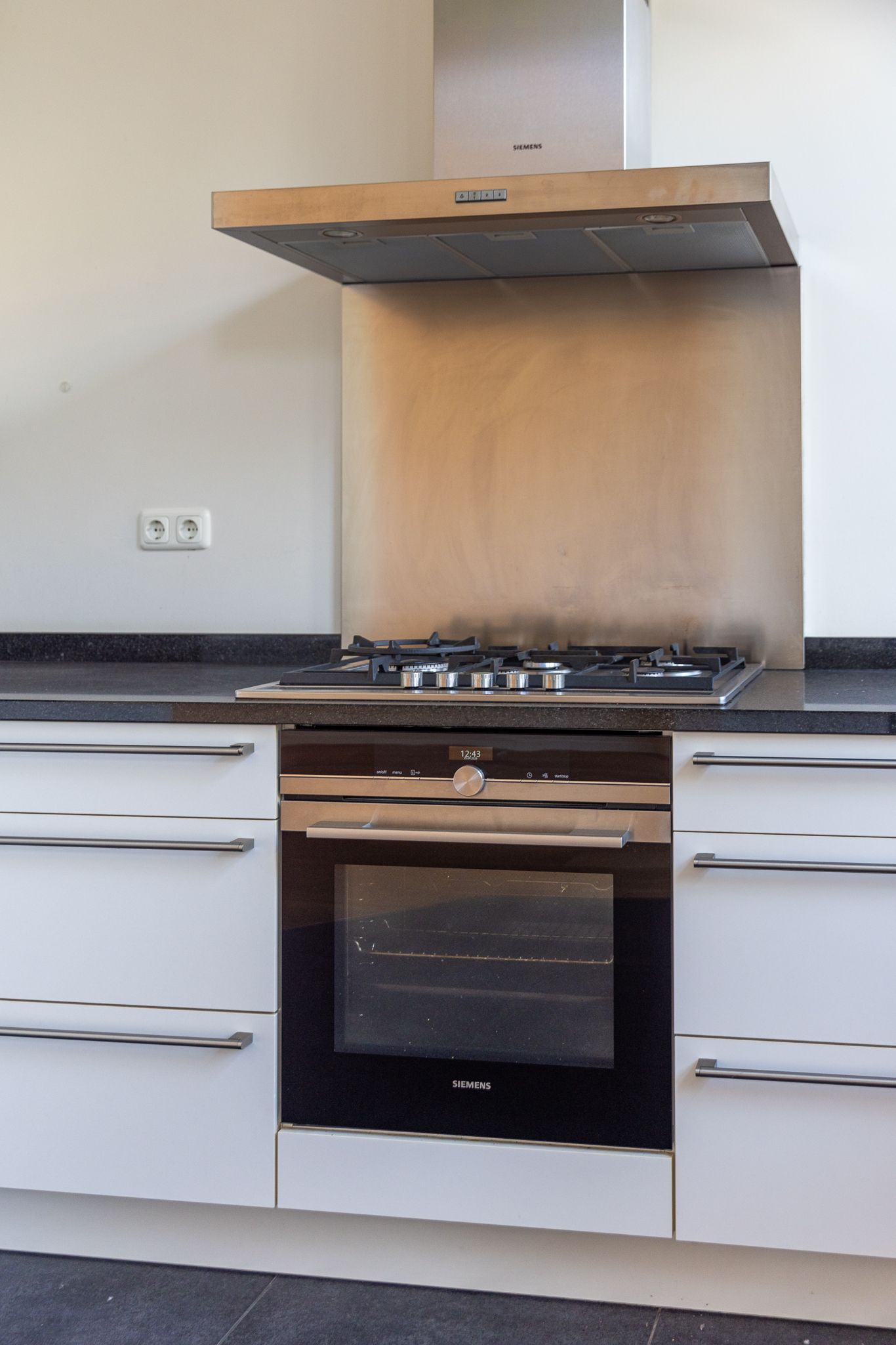 Photo 19 of Bentinckstraat 141