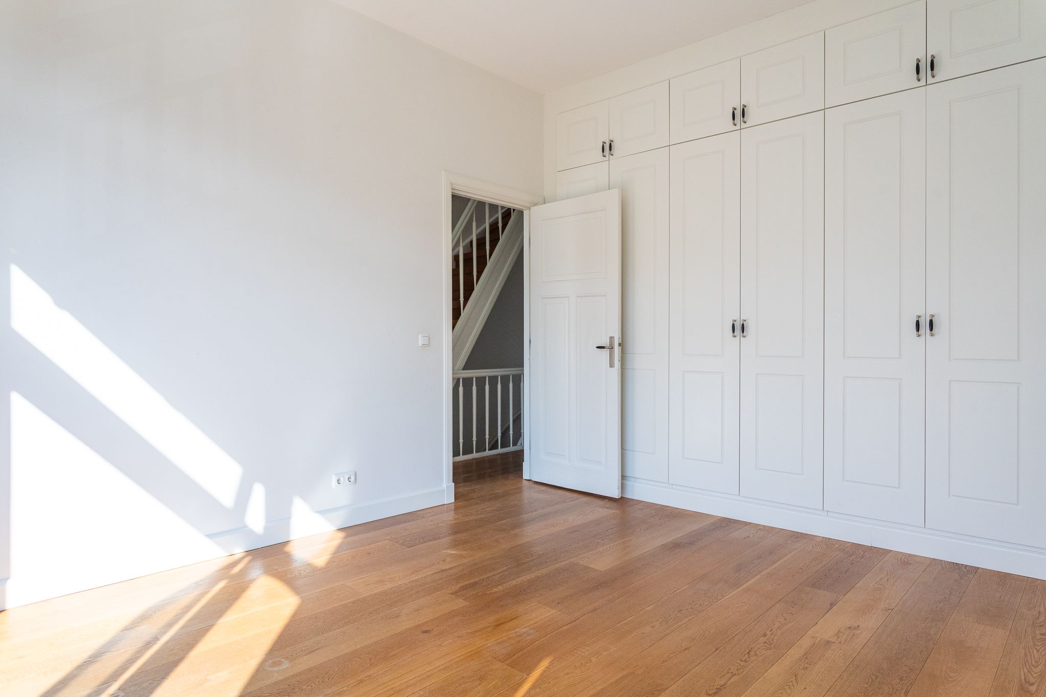 Photo 42 of Bentinckstraat 141