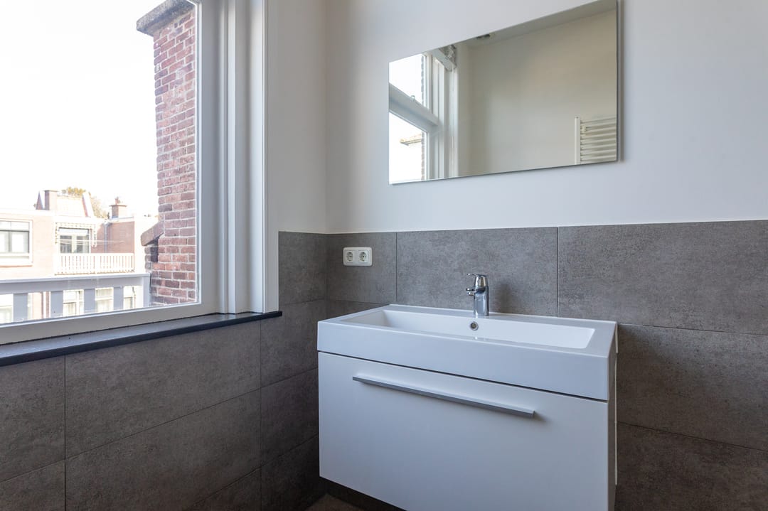 Photo 67 of Bentinckstraat 141
