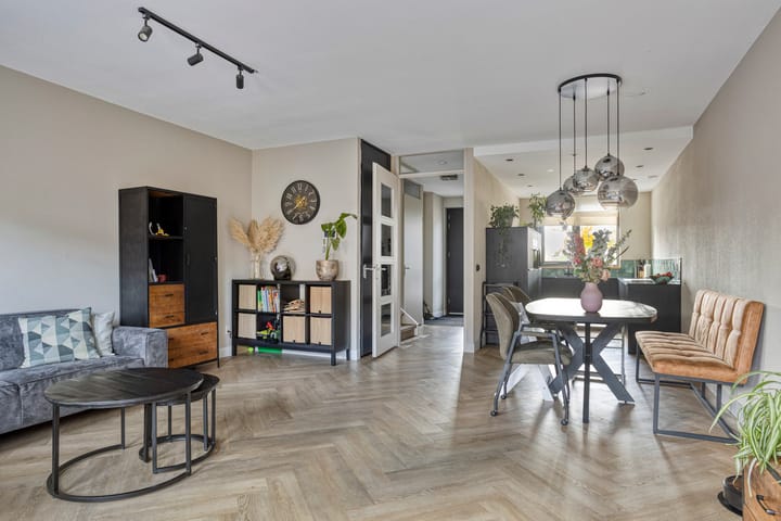 Tussenwoning te koop: Rode Kruislaan 18, Hellevoetsluis