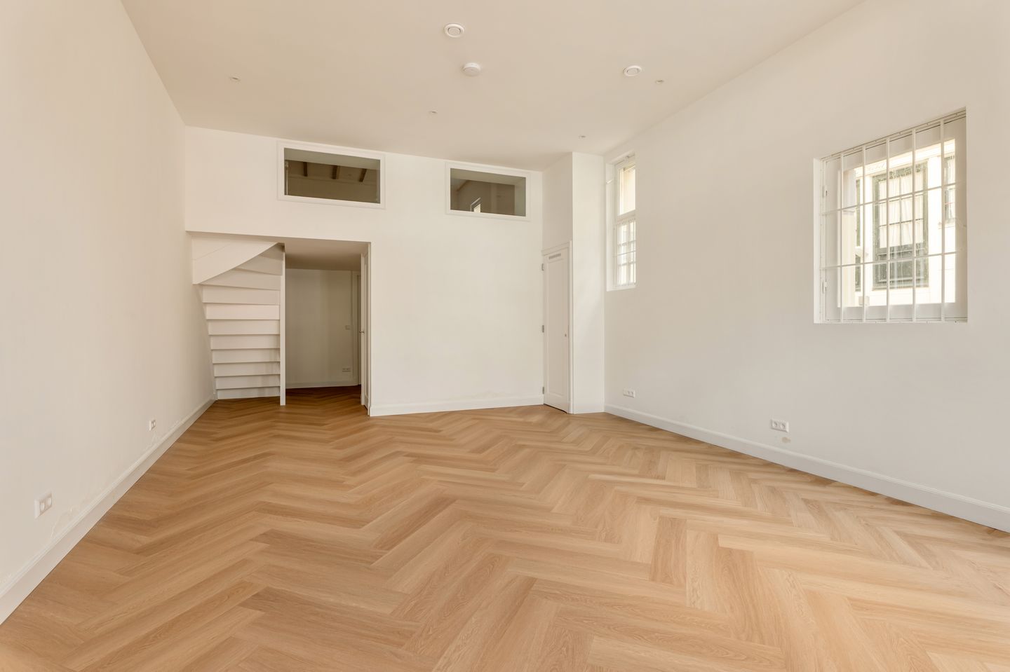 Bekijk foto 3 van Nieuwezijds Voorburgwal 23