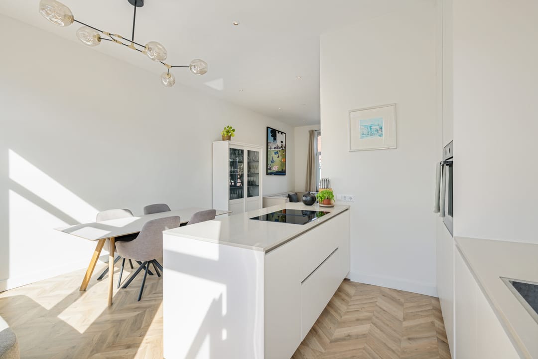 Photo 22 of Van Diemenstraat 12-BS