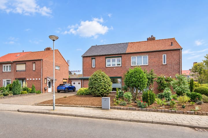 Tussenwoning te koop: Bergweg 13, Sint Odiliënberg