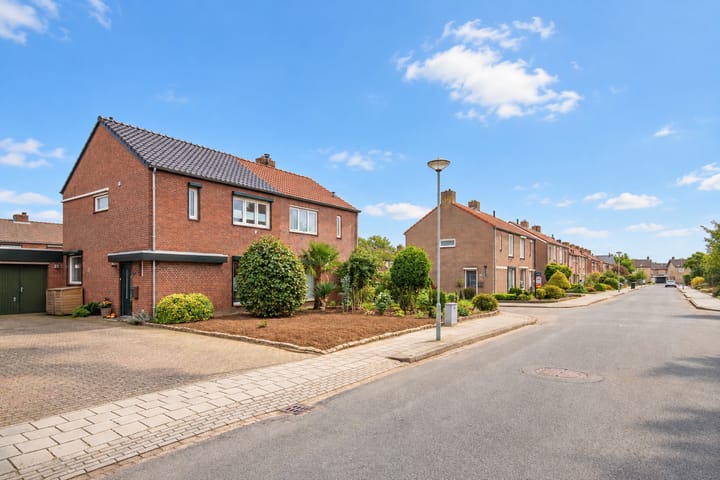 Tussenwoning te koop: Bergweg 13, Sint Odiliënberg
