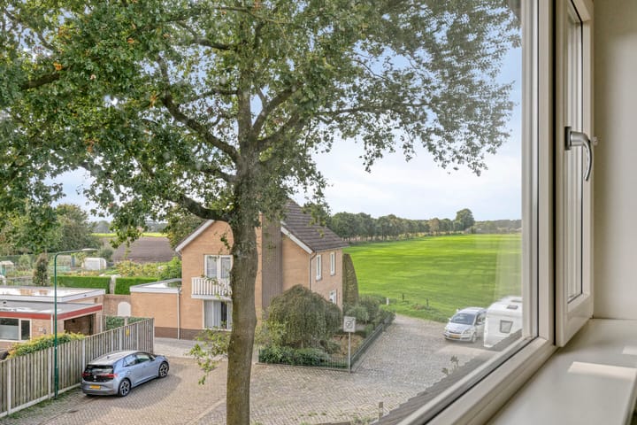 Tussenwoning te koop: Hofstade 48, Alphen (Nb)