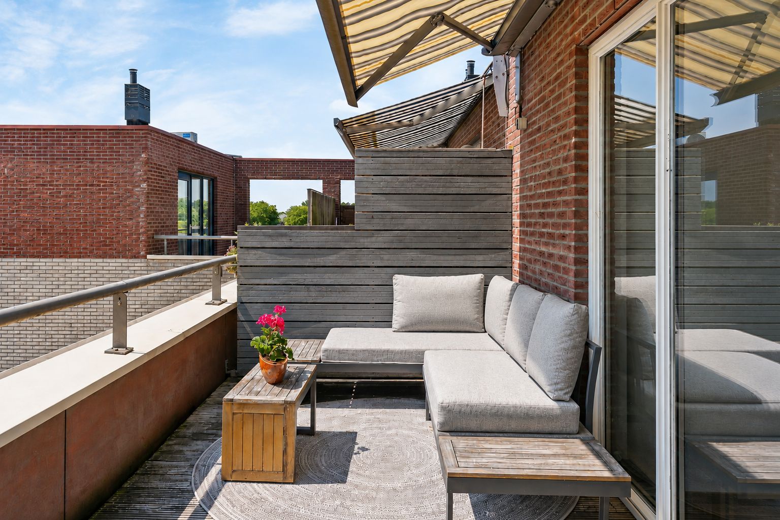 Photo 3 of Jules Vernehof 6
