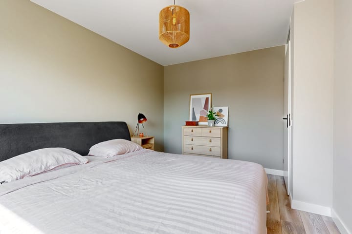 Tussenwoning te koop: Jules Vernehof 6, Woerden