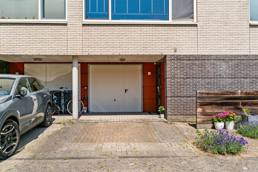 Photo 38 of Jules Vernehof 6