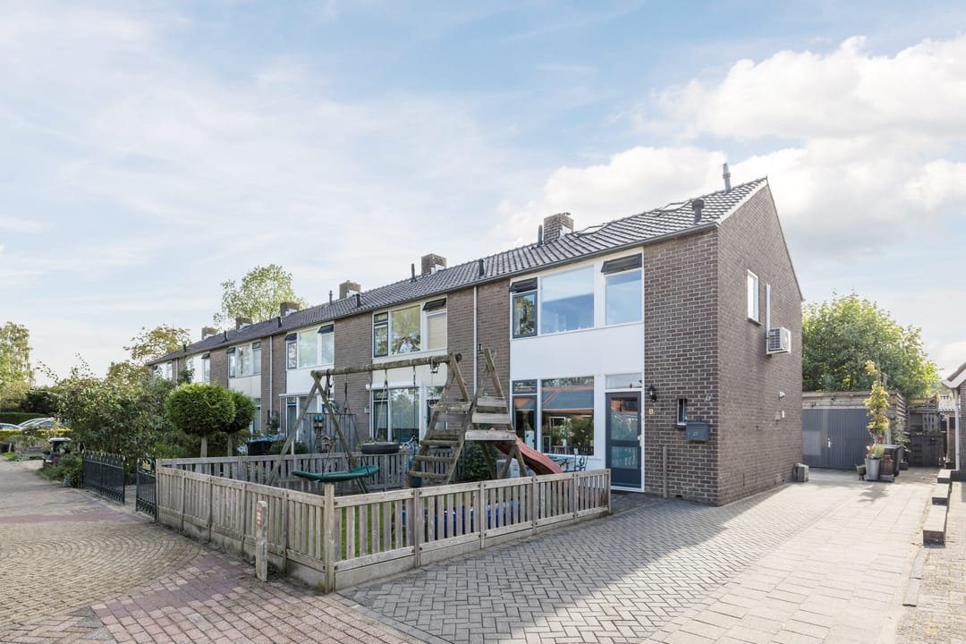 Foto 1 van Burg B. den Oudenstraat 8
