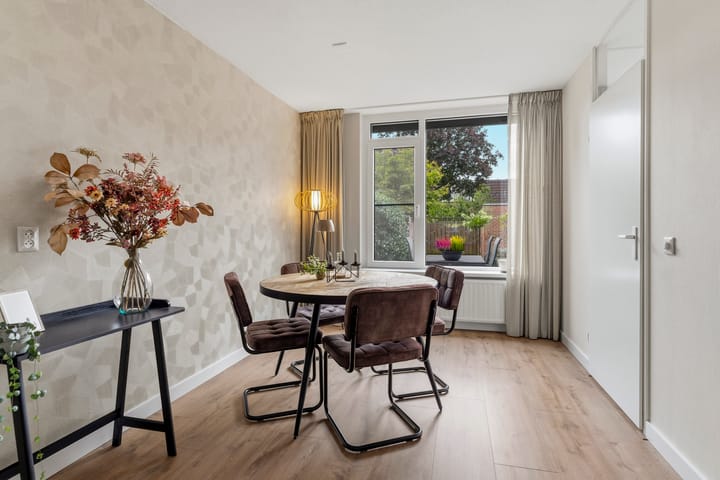 Tussenwoning te koop: Ganzewei 11, Elst (Ge)