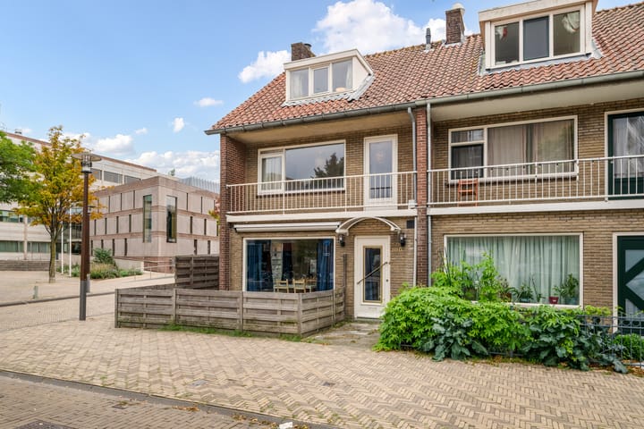Hoekwoning te koop: Ouddiemerlaan 100, Diemen
