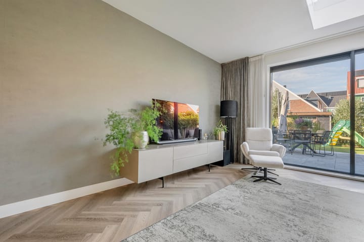 Tussenwoning te koop: Kersenhout 31, Zaandam