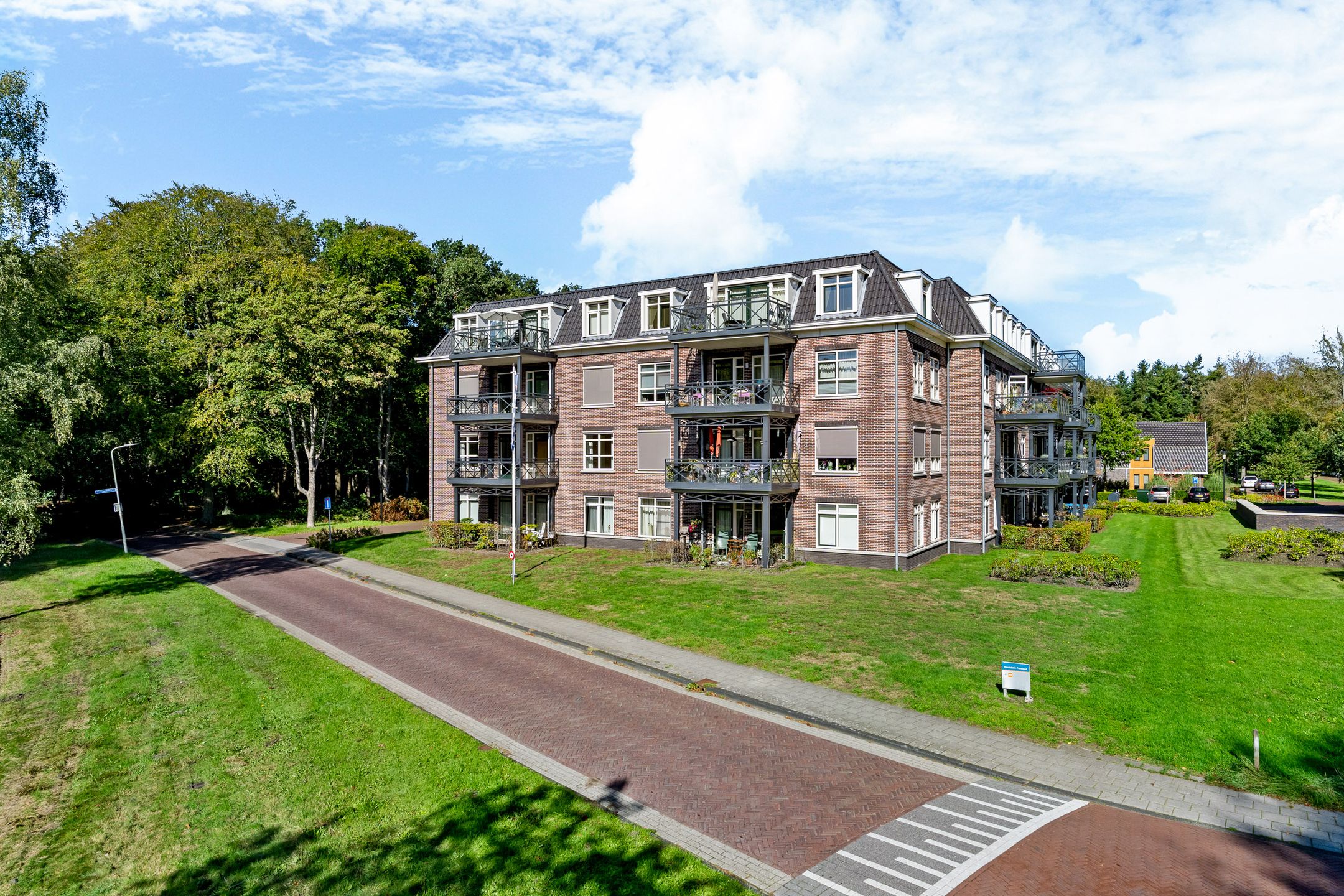Photo 6 of Van Lyndenpark 22