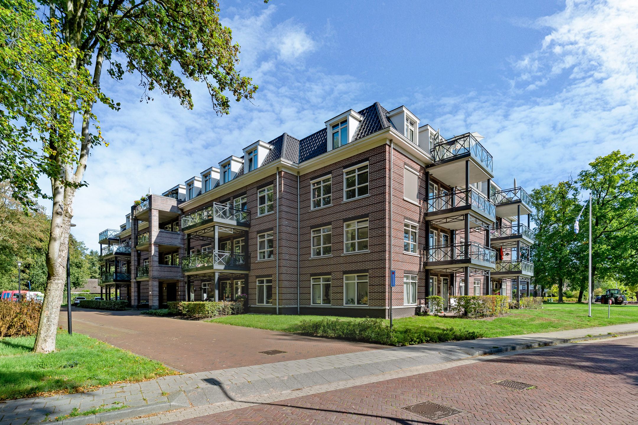 Photo 36 of Van Lyndenpark 22
