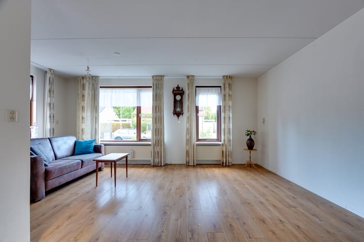 Twee-onder-één-kap te koop: Kompasstraat 14, Lutjegast