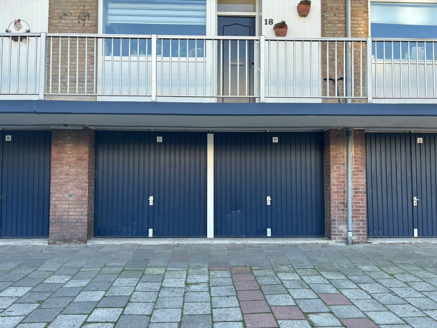 View photo 2 of Ir Lelystraat 2