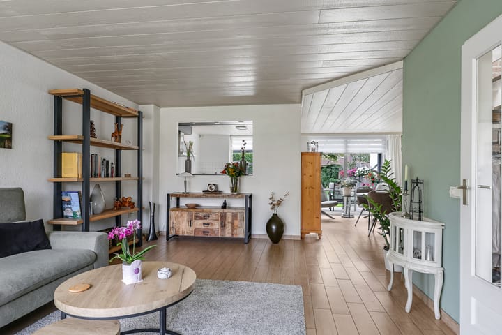 Tussenwoning te koop: Teresaplein 6, Zetten