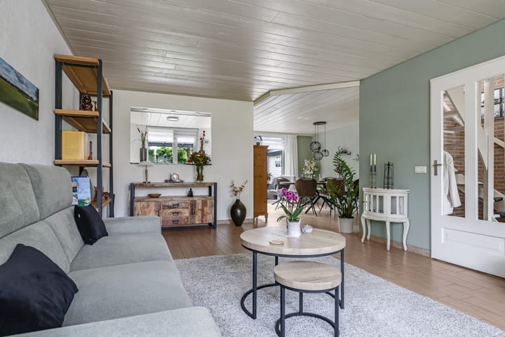 Tussenwoning te koop: Teresaplein 6, Zetten