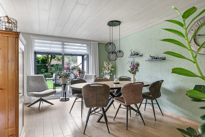 Tussenwoning te koop: Teresaplein 6, Zetten