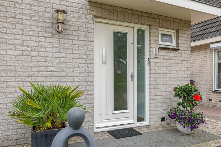 Tussenwoning te koop: Teresaplein 6, Zetten