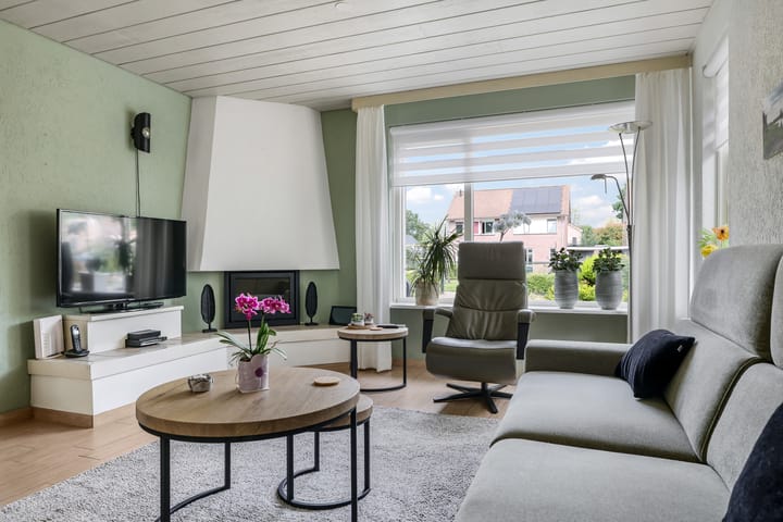 Tussenwoning te koop: Teresaplein 6, Zetten