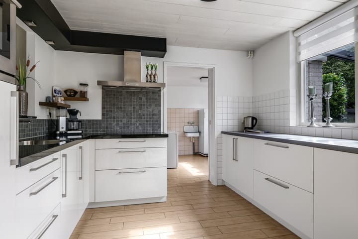 Tussenwoning te koop: Teresaplein 6, Zetten