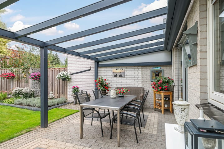 Tussenwoning te koop: Teresaplein 6, Zetten